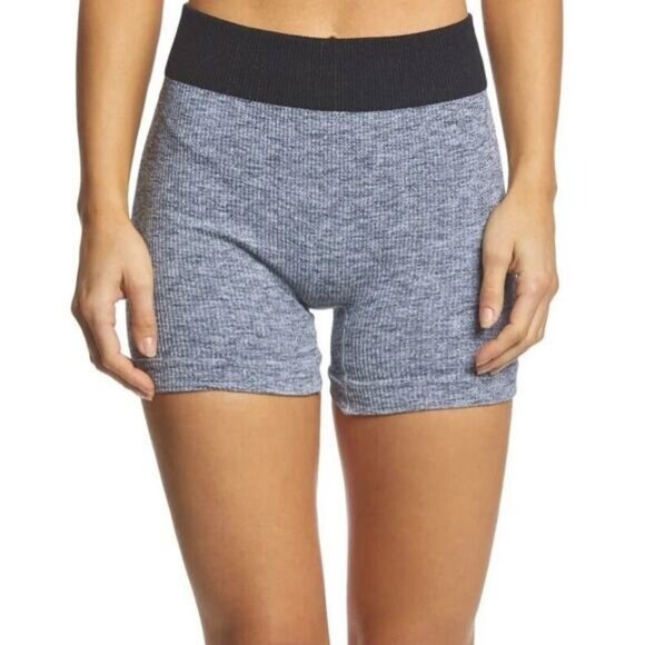 NWT FREE PEOPLE Movement Seamless Short Size XS Small Black - Picture 3 of 8